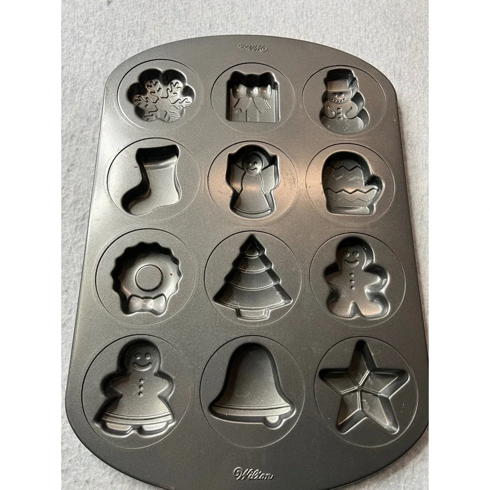 Wilton 12 Cup Christmas Holiday Baking Pan Gingerbread Snowman Tree Bell‎ Star